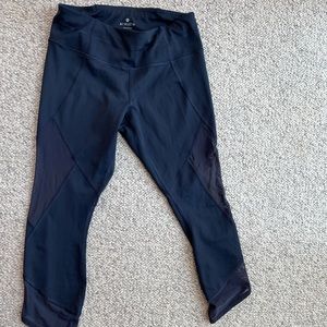 Athleta cropped legging with mesh side detail size small navy blue